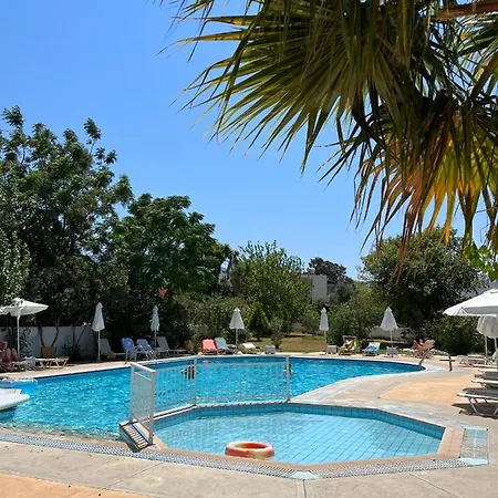 Theodorou Aparthotel