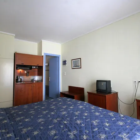Theodorou Aparthotel