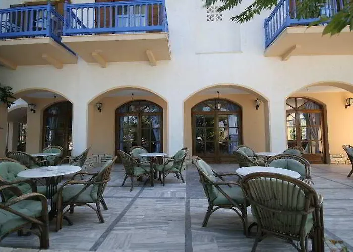 特奥多海滩公寓酒店 3* 帕萨里迪