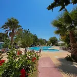 特奥多海滩公寓酒店 公寓式酒店 3*