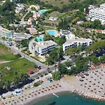 特奥多海滩公寓酒店