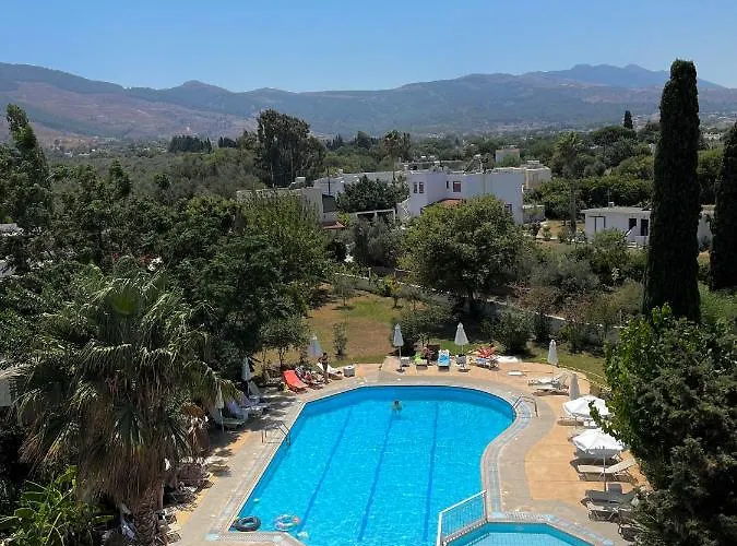 アパートホテル Theodorou 3*