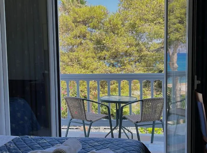 Theodorou アパートホテル 3*