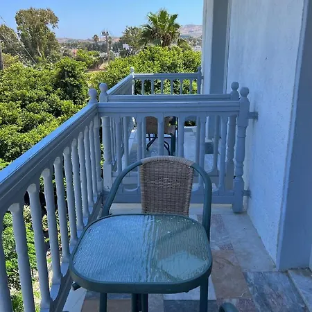 Theodorou Apartmanhotel 3*