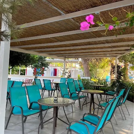 Theodorou Apartmanhotel Pszalídi