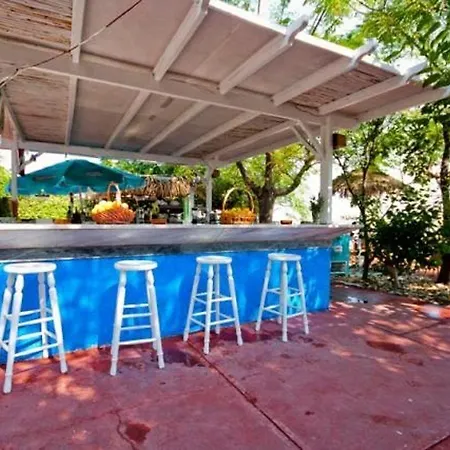 Theodorou Apartmanhotel 3*