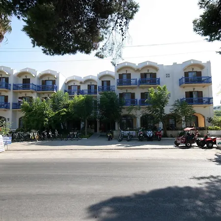 Theodorou Apartmanhotel 3*